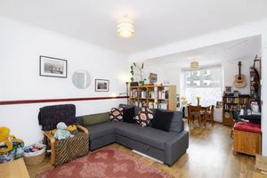 Lounge/Diner- click for photo gallery